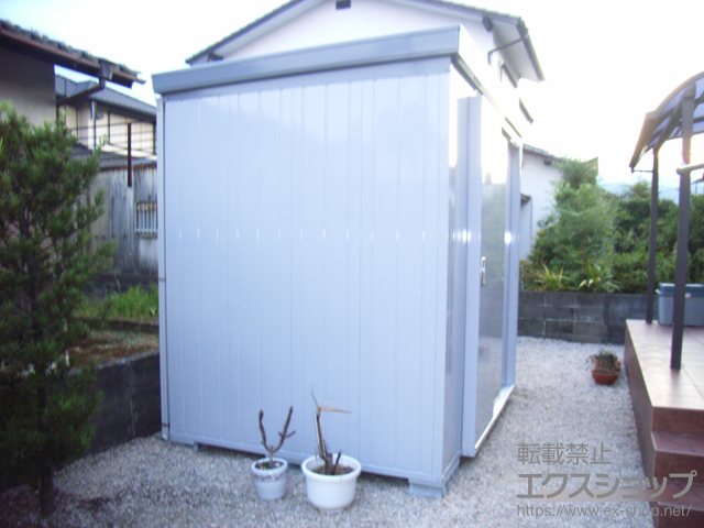 佐賀県三養基郡基山町のの物置・屋外倉庫 断熱物置 ネクスタプラス 扉タイプ 一般型 2630×1790×2375 NXP-50HT-MG 施工例
