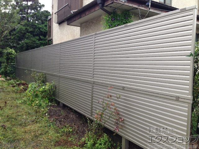 神奈川県相模原市ののフェンス・柵 ミエーネフェンス 目隠しルーバータイプ 2段支柱（パネル2段） 施工例