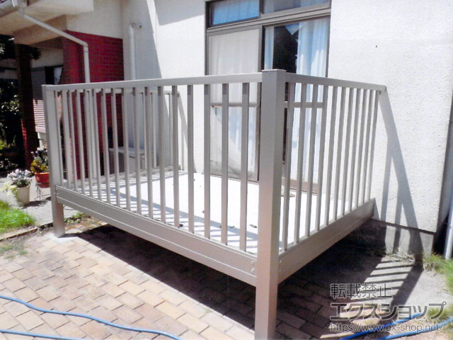 鳥取県鳥取市のLIXIL リクシル（トステム）のバルコニー ビューステージFスタイル 単体 庭置き式※扉なし仕様 施工例