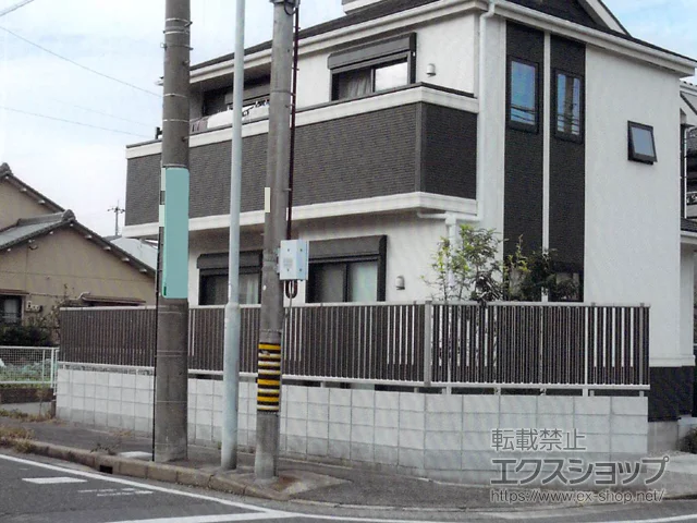 愛知県名古屋市のYKKAPのフェンス・柵・塀 ルシアスフェンスF03型 たて半目隠し 自由柱 施工例