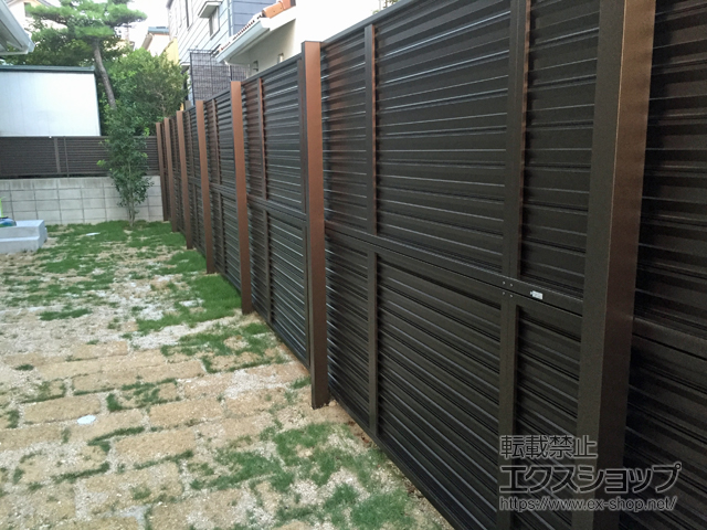 愛知県名古屋市ののフェンス・柵 ミエーネフェンス 目隠しルーバータイプ 2段支柱（パネル2段） 施工例
