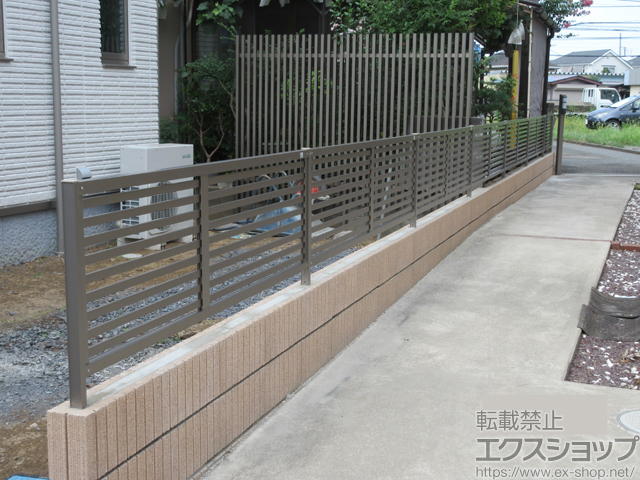 埼玉県坂戸市ののフェンス・柵 プレスタフェンス 3型 太横桟 間仕切りタイプ 施工例