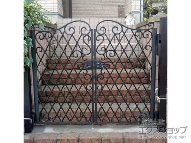 埼玉県熊谷市のの門扉 オルニス門扉５型 両開き 門柱使用 施工例