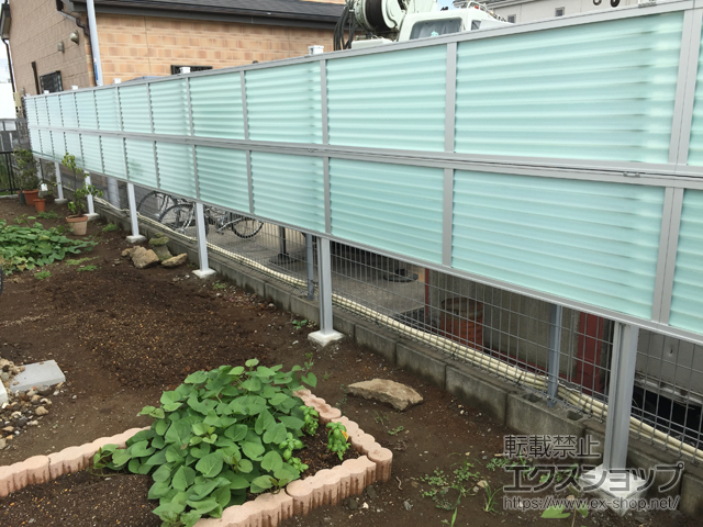 埼玉県八潮市ののフェンス・柵 プレスタフェンス 8S型 採光ルーバー アルミ多段柱使用（パネル2段） 施工例