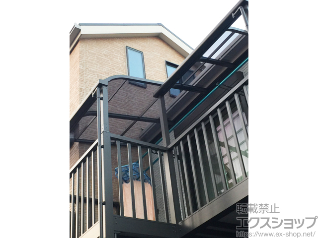 神奈川県横浜市ののバルコニー・ベランダ屋根 スピーネ R型 屋根タイプ 連棟 積雪〜20cm対応※バルコニー接続・前枠側出幅違い納まり 施工例