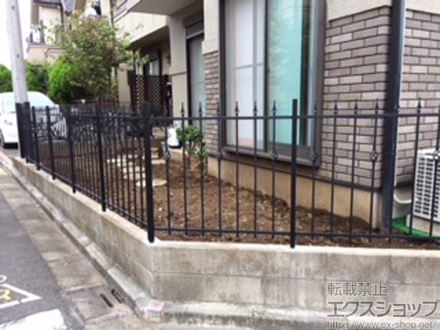 東京都三鷹市ののフェンス・柵 ラフィーネフェンス2型 間仕切柱 施工例