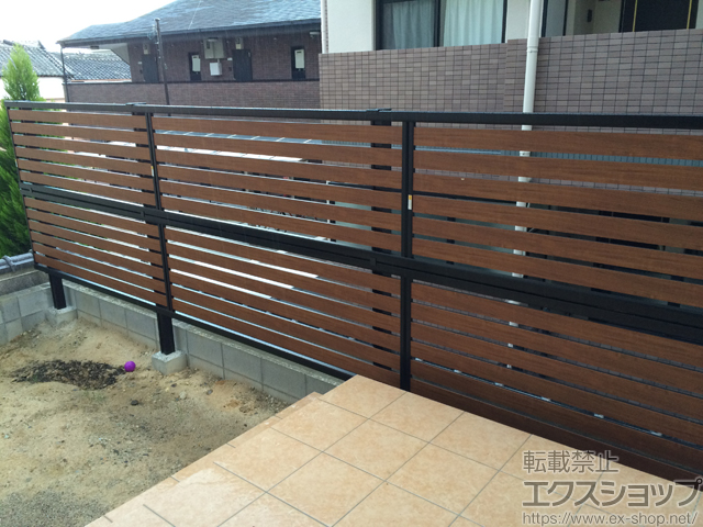 大阪府箕面市のの モクアルフェンス 横板タイプ 2段支柱（パネル2段） 施工例
