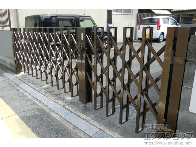 京都府京都市ののカーゲート アルシャインHG ノンキャスター 両開き親子 （130+280）W 施工例