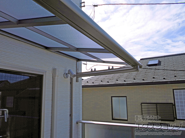 東京都練馬区ののバルコニー・ベランダ屋根 スピーネ F型 ルーフタイプ 単体 積雪〜20cm対応＋ ルーフ用竿掛け 4個入×1セット 施工例
