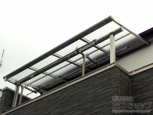 埼玉県坂戸市ののバルコニー・ベランダ屋根 ヴェクターテラス F型 屋根タイプ 単体 積雪〜20cm対応 施工例