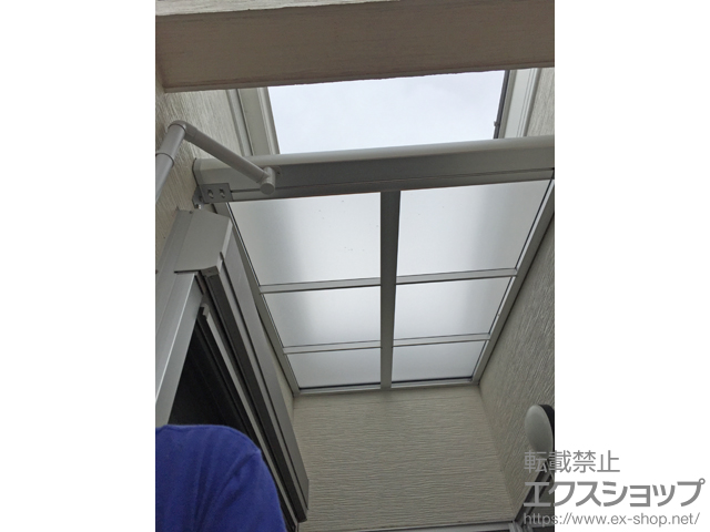 大阪府大阪市のLIXIL リクシル（トステム）のバルコニー・ベランダ屋根 スピーネ F型 屋根タイプ 単体 積雪〜20ｃｍ対応 施工例