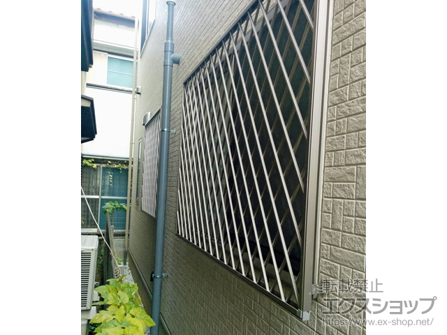 埼玉県草加市のLIXIL リクシル（トステム）の面格子・窓格子 アルミ面格子 ヒシクロス 施工例