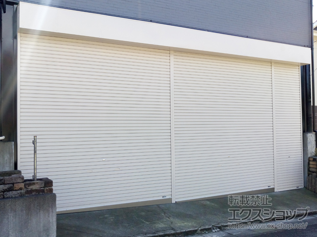 栃木県真岡市ののガレージシャッター プラテアII スチールタイプ 手動式※3連装均等割り 施工例