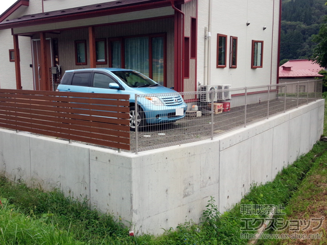 岩手県二戸市ののフェンス・柵 メッシュフェンスM0 間仕切柱 施工例