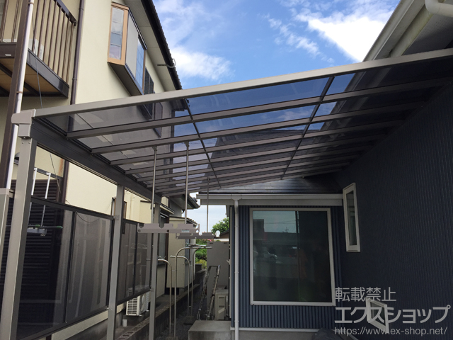 鹿児島県霧島市ののテラス屋根 スピーネ F型 テラスタイプ 単体 積雪〜20cm対応＋吊り下げ物干しAセット＋前面スクリーン 施工例