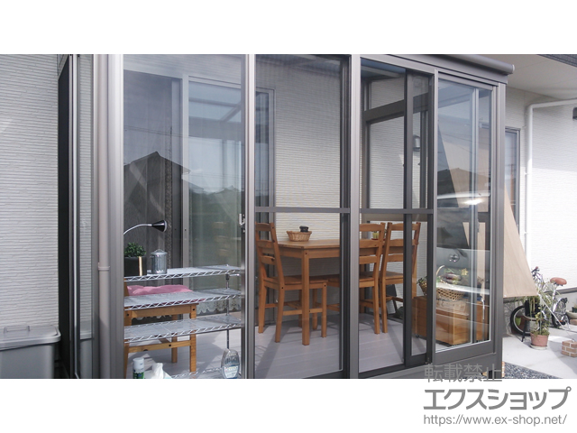 岡山県倉敷市のLIXIL リクシル（トステム）のテラス囲い・サンルーム サニージュ F型 床納まり ランマ無 積雪〜20cm対応 施工例