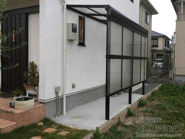 兵庫県揖保郡太子町ののテラス屋根 メニーウェルA F1NA型 テラスタイプ 単体 積雪〜20cm対応＋前面パネル 二段仕様 角柱用 施工例