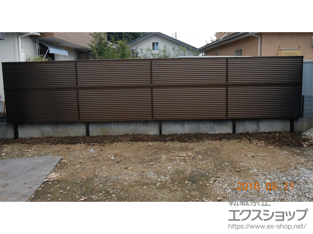 埼玉県日高市ののフェンス・柵 ミエーネフェンス 目隠しルーバータイプ 2段支柱 施工例
