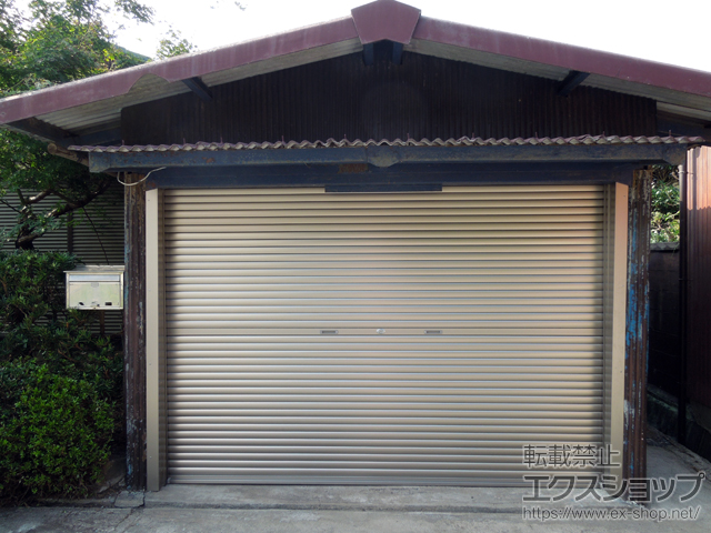 山口県防府市のLIXIL リクシル（トステム）のガレージシャッター ガレージシャッタークワトロ 手動式 内部付タイプ 施工例