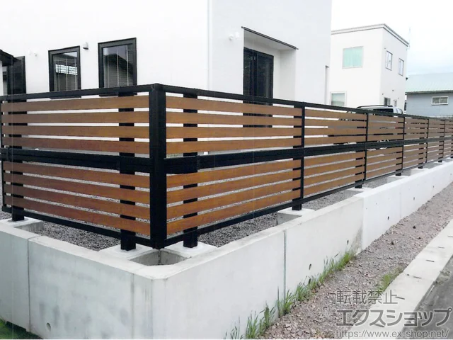 北海道函館市のValue Selectのフェンス・柵・塀 モクアルフェンス 横板タイプ 2段支柱（パネル2段） 施工例