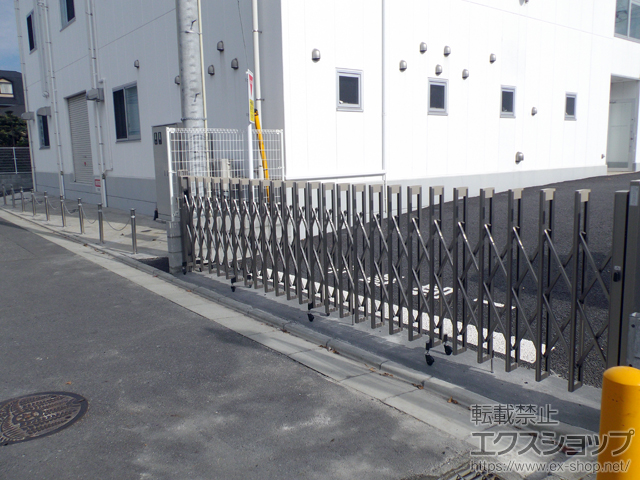 神奈川県藤沢市ののカーゲート アルシャインII M型 Aタイプ ノンレール 片開き 550S 施工例