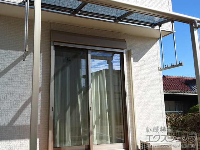 三重県亀山市ののテラス屋根 プレシオステラス R型 テラスタイプ 単体 積雪〜20cm対応＋吊り下げ式物干し 施工例