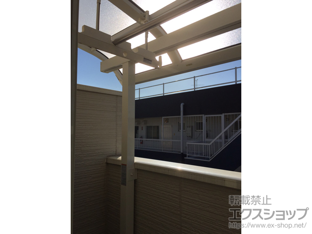 東京都葛飾区ののバルコニー・ベランダ屋根 スピーネ R型 屋根タイプ 単体 積雪〜20cm対応＋吊り下げ物干し Ａセット 標準2本入り×1セット 施工例