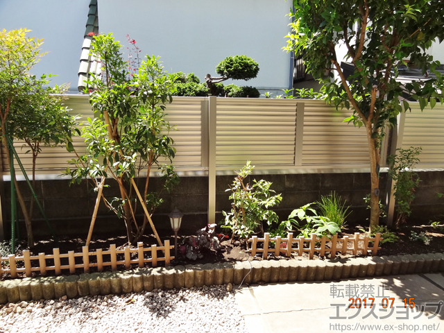 神奈川県横浜市ののフェンス・柵 ミエーネ目隠しルーバーフェンス 上段のみ設置 自立建て用 施工例