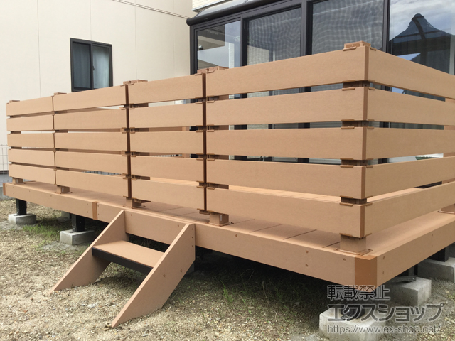 愛知県小牧市ののウッドデッキ リウッドデッキ 200＋リウッドステップ5型 Sタイプ(2段)＋リウッドデッキフェンス3型＜横スリット＞ 施工例