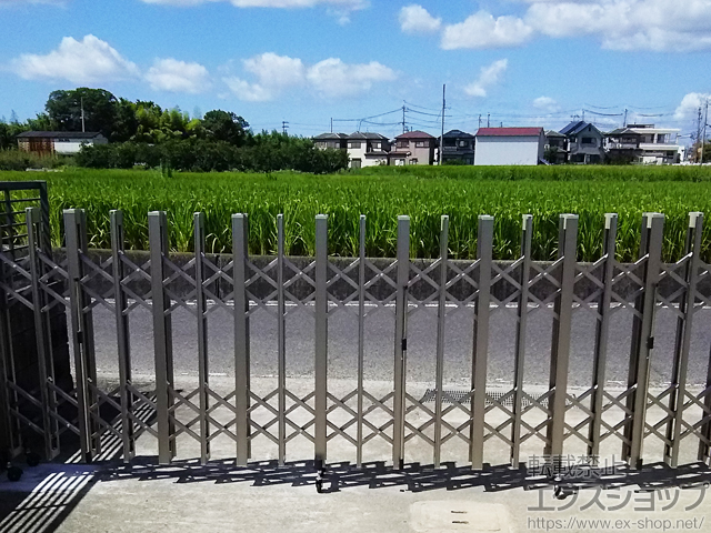 和歌山県岩出市ののカーゲート アルシャインII HW型Aタイプ ノンレール 片開き 400S 施工例