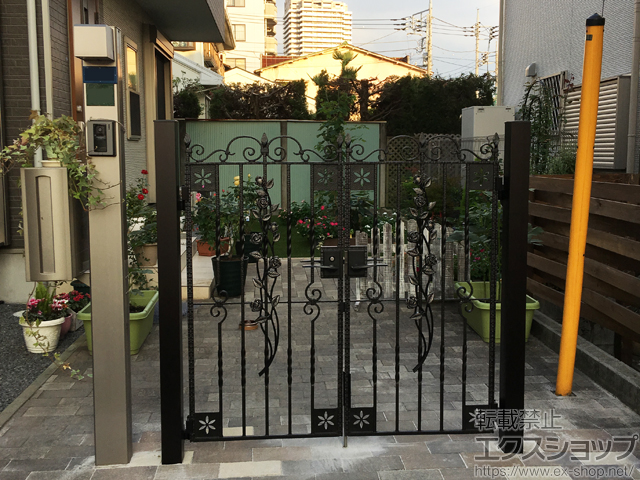 茨城県古河市のの門扉 トラディシオン門扉3型 両開き　門柱使用 施工例