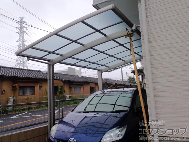 埼玉県越谷市のLIXIL(リクシル)のカーポート ネスカR (ラウンドスタイル) 積雪～20cm対応 施工例