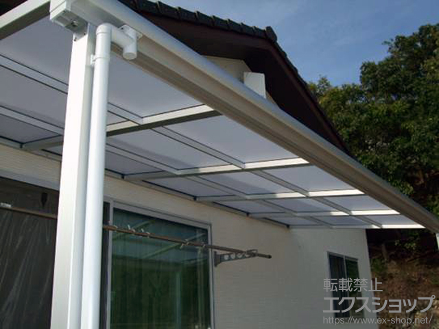 岡山県岡山市ののテラス屋根 スピーネ F型 テラスタイプ 単体 積雪〜20cm対応＋壁付け物干し 標準 2本入り 施工例