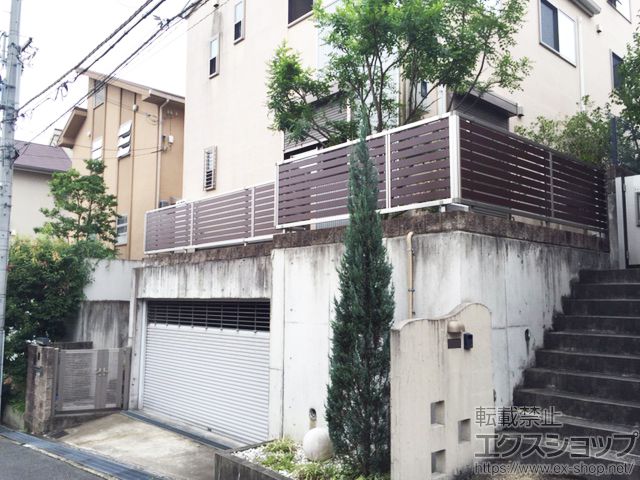 大阪府豊中市ののフェンス・柵 ルシアスフェンスF04型 横板 木目カラー 自由柱施工 施工例