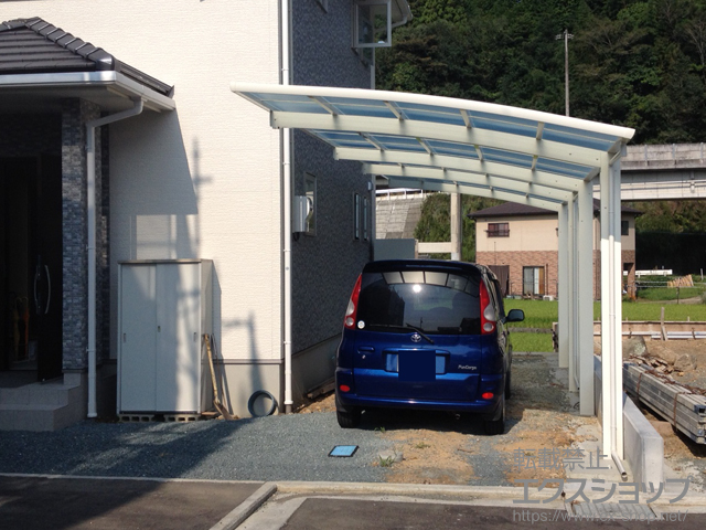 愛媛県喜多郡内子町ののカーポート レイナポートグラン 縦連棟　積雪〜20cm対応＋レイナポートグラン 屋根ふき材補強部品＋着脱式サポート 標準・ハイルーフ兼用 2本入り/1本入り 施工例