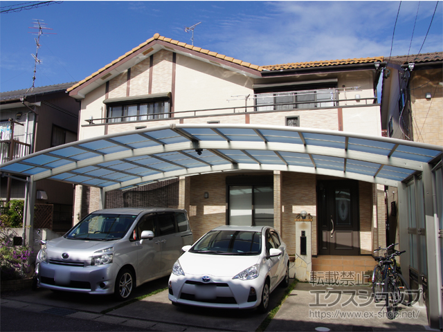 岐阜県岐阜市ののカーポート レイナトリプルポートグラン　積雪〜20cm対応＋ レイナトリプルポートグラン サイドパネル（片側） 施工例