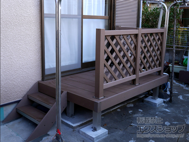 埼玉県さいたま市ののウッドデッキ リウッドデッキ 200＋ リウッドデッキフェンス2型 ラチス格子＋リウッドステップ5型 Sタイプ（2段）×1台 施工例