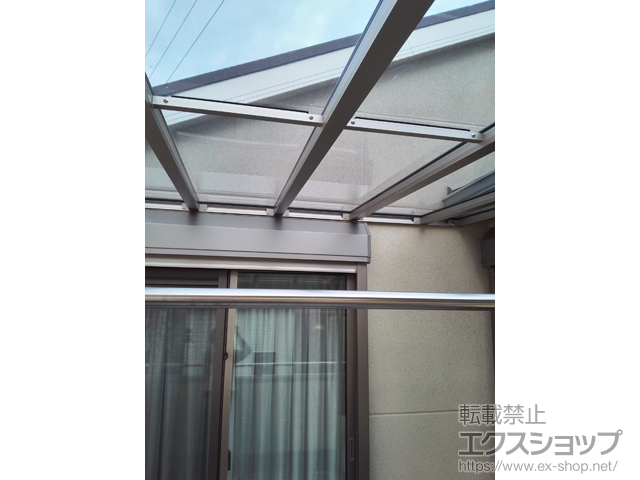 兵庫県伊丹市ののバルコニー・ベランダ屋根 ヴェクターテラス F型 1500 屋根タイプ 単体 積雪〜50cm対応＋ヴェクターテラス  吊り下げ式物干し 標準 2本入り×1セット 施工例