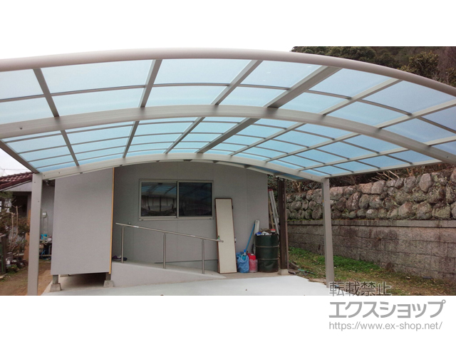 岡山県赤磐市ののカーポート レイナツインポートグラン　積雪〜20cm対応＋レイナツインポートグラン 水平式物干し（テラス柱用） 標準 2本入り×1セット 施工例