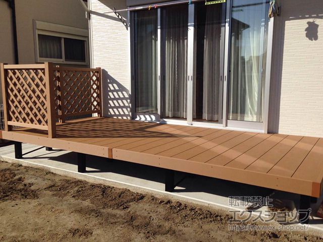 千葉県成田市ののウッドデッキ リウッドデッキ 200＋リウッドデッキフェンス2型＜ラチス格子＞ 施工例