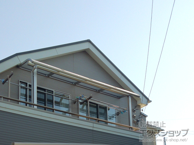 東京都立川市ののバルコニー・ベランダ屋根 ヴェクターテラス R型 屋根タイプ 単体 積雪〜20cm対応＋ヴェクターテラス 水平式物干し 木造躯体用 2本入り×1セット 施工例
