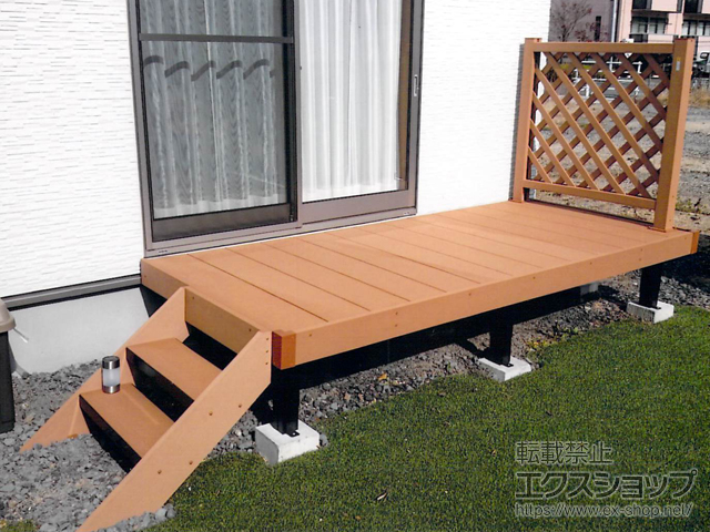 福島県白河市ののウッドデッキ マージウッドデッキ＋マージウッドデッキ用ステップSタイプ（2段）×1台＋マージウッドデッキ用ラティスデッキフェンス 施工例