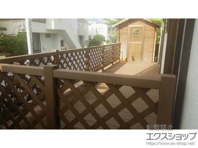 神奈川県鎌倉市ののウッドデッキ リウッドデッキ 200＋リウッドステップ 5型 Sタイプ(2段)＋リウッドデッキフェンス 2型＜ラチス格子＞ 施工例