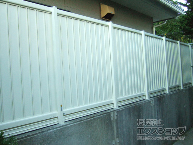 福島県須賀川市ののフェンス・柵 レスティナフェンス8型 たて目隠し 自由柱施工 施工例