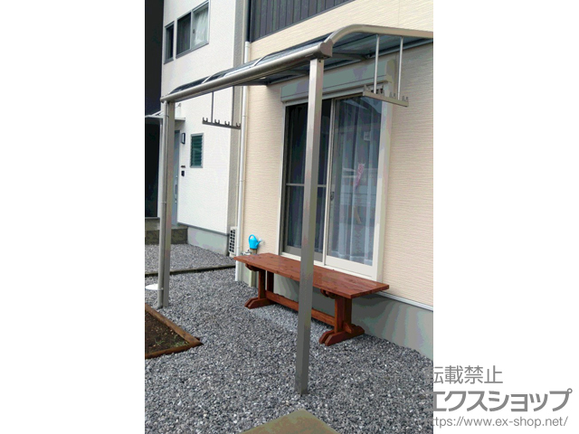 宮崎県西都市ののテラス屋根 プレシオステラス R型 テラスタイプ 単体 積雪〜20cm対応＋吊り下げ式物干し 標準 2本入り×1セット 施工例