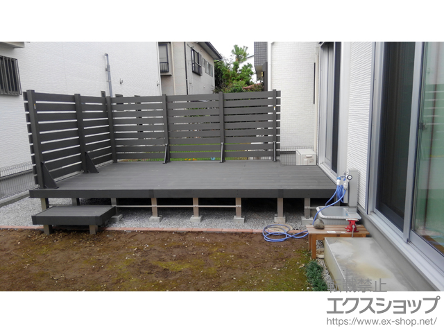 埼玉県深谷市ののウッドデッキ リウッドデッキ 200＋リウッドデッキフェンス3型 横スリット 施工例