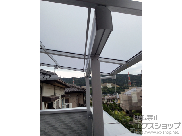 大阪府高槻市ののバルコニー・ベランダ屋根 スピーネ F型 屋根タイプ 単体 積雪〜20cm対応＋吊り下げ物干し Ａセット 標準2本入り×1セット 施工例
