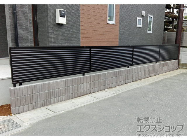 埼玉県上尾市ののフェンス・柵 ミエーネフェンス 目隠しルーバータイプ 自由柱施工 施工例