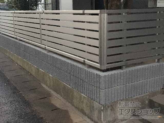 福島県福島市ののフェンス・柵 エクスラインフェンス23型 横半目隠しタイプ 自由柱 施工例