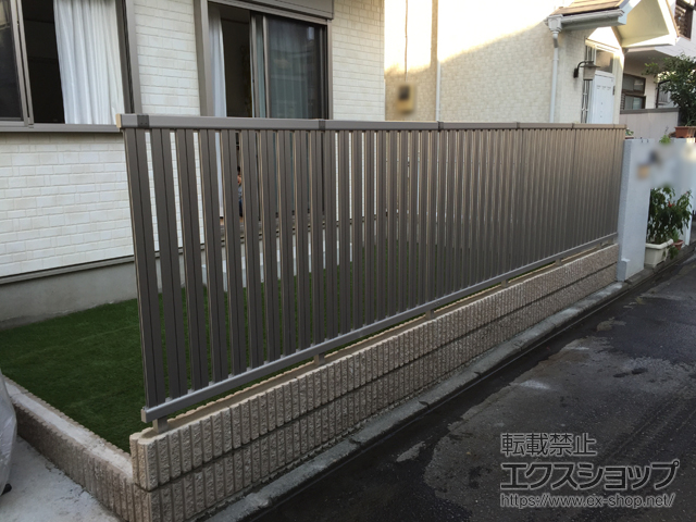 神奈川県相模原市ののフェンス・柵 エクスラインフェンス22型 たて半目隠し 自由柱施工 施工例